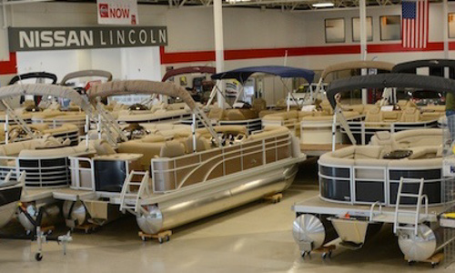 What is a Pontoon Boat? 7 Things You Should Know