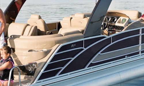 What is a Pontoon Boat? 7 Things You Should Know