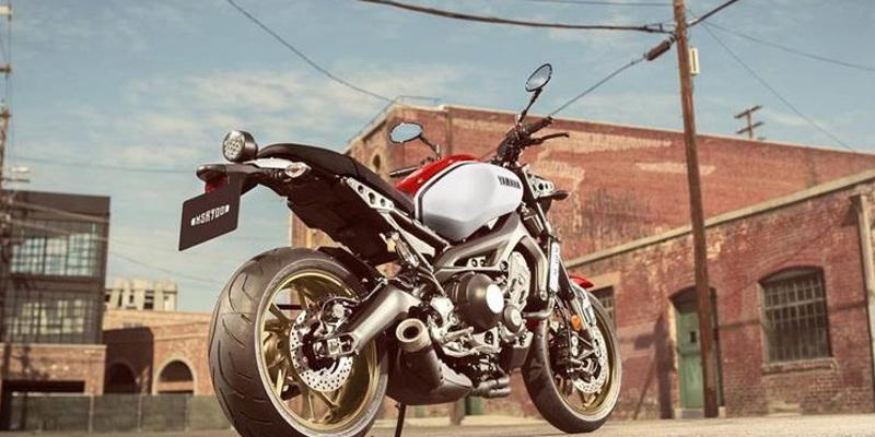 Yamaha XSR900 in an industrial area