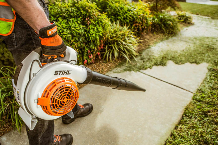 Powerful battery deals operated leaf blower